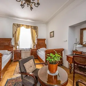 Academy Budapešť
